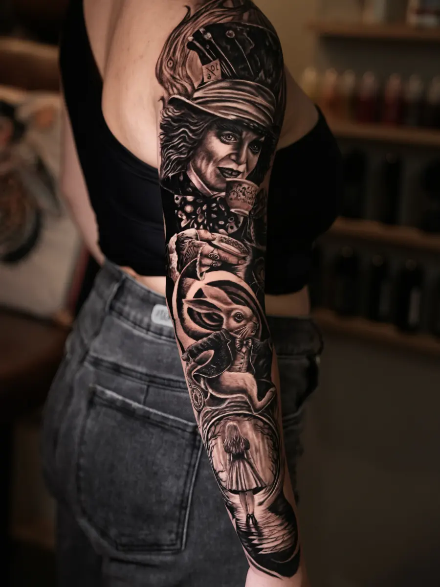 Manga completa en black & grey inspirada en Alicia en el país de las maravillas